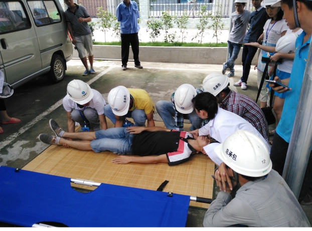 正确的表伤搬运方式