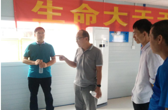 5陆烜在领导工作。陈其毅 摄1.png