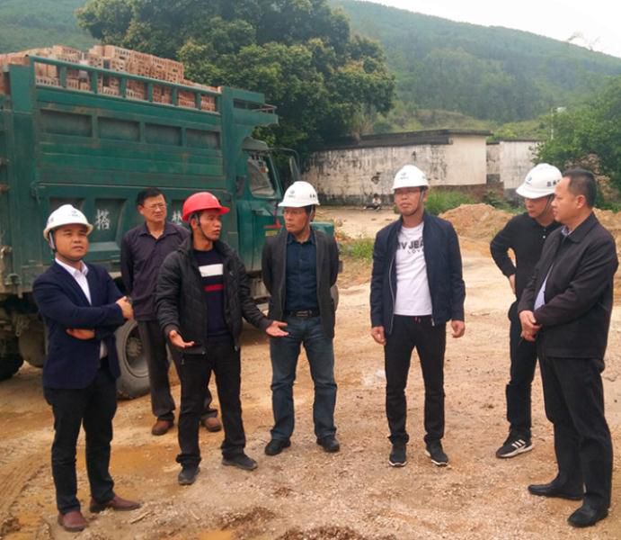 1.实地查抄。许传波 摄_副本700.jpg