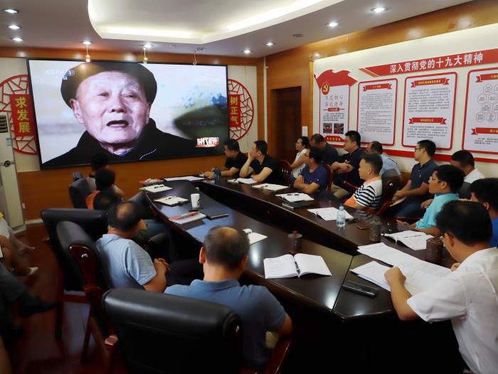 8进建会现场  谭龙摄700.jpg