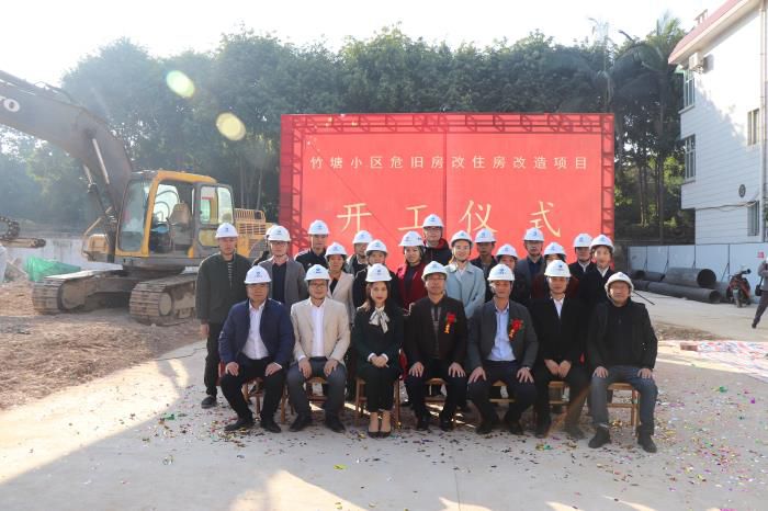 3.2典礼后合影。 杨俊峰 摄700.jpg