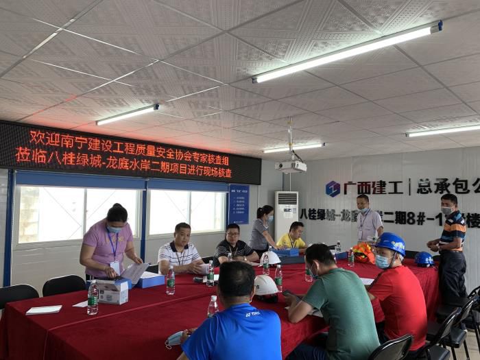 7.1资料核查现场。周林哲 摄700.jpg