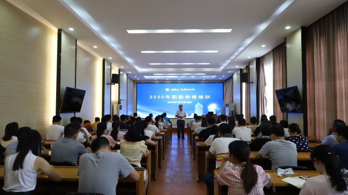 猎旖均讲话。李立云 摄.jpg