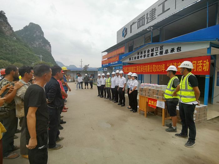 送清冷慰问活动现场。贺勇 摄.jpg