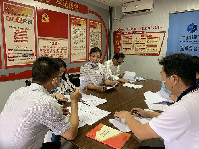 查抄组查抄资料。 刘萌萌 摄.jpg