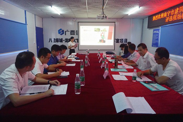 查抄组听取工作汇报。谢微旋 摄.JPG