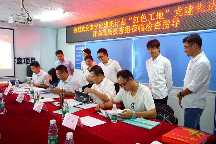 资料查抄。谢微旋 摄.JPG