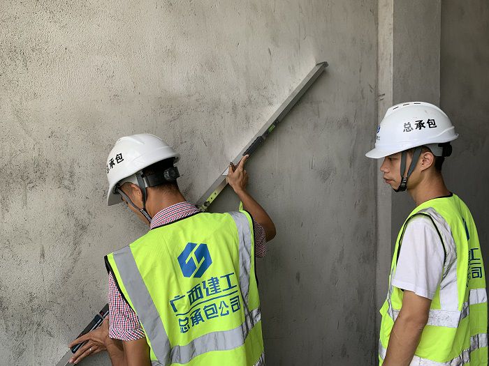 现场知识技术领导。梁宗吕 摄.jpg