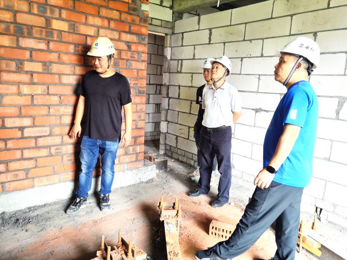 40砌砖查抄。罗成 摄.jpg