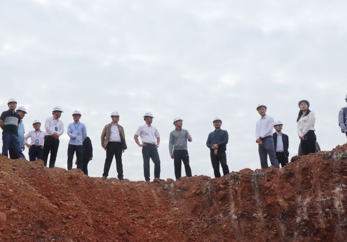 实地调研。 杨俊峰 摄.jpg