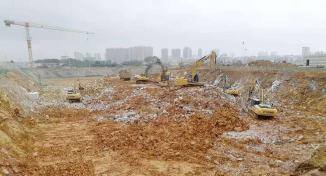 1图书馆土方开挖现场。莫光富 摄.jpg