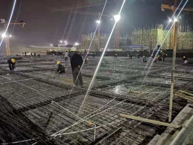 9  贯彻落实“5+2” “白+黑”。罗凯 摄.jpg