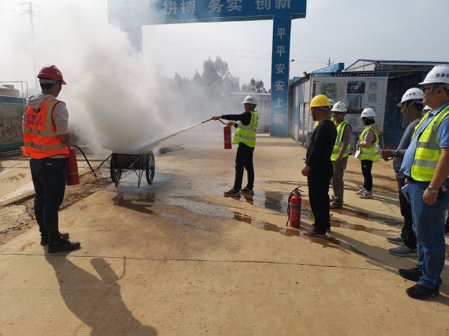 6.1  火警变乱接济演练现场。宁祥江 摄.jpg