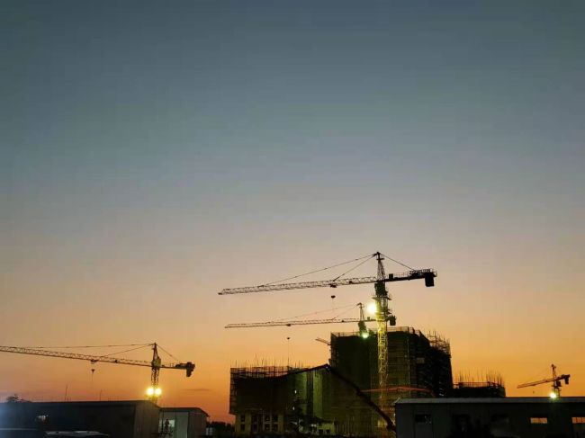 8 项主张夜晚灯火通明 杨钰 摄.jpg