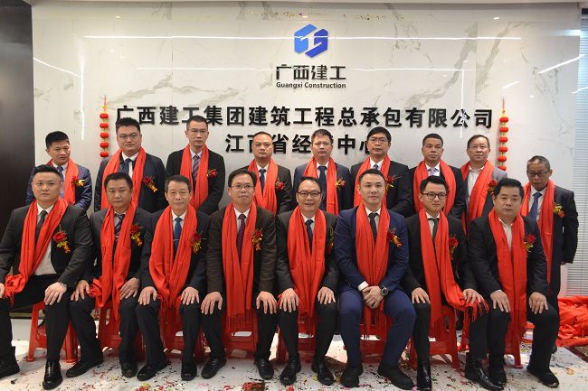 集体合照。关业芳 摄（建图）.jpg