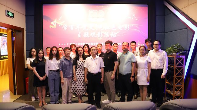 观影留影。杨钰 摄（建图）.jpg