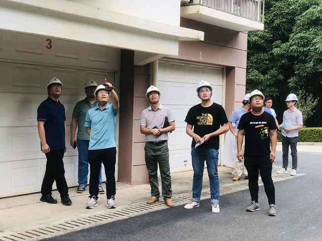 查抄现场。陈晓赟 摄（建图）.png