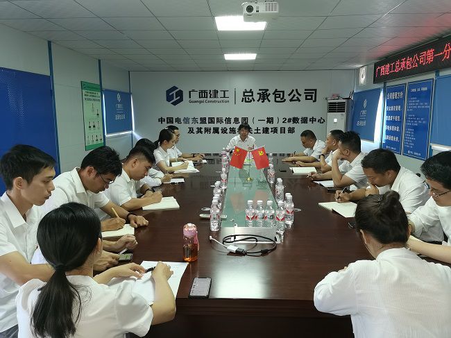 上党课现场。韦文 摄（建图）.jpg