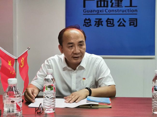 陆烜上党课。王瑾贞 摄（建图）.jpg