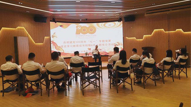 党课现场。卢勤 摄（建图）.jpg