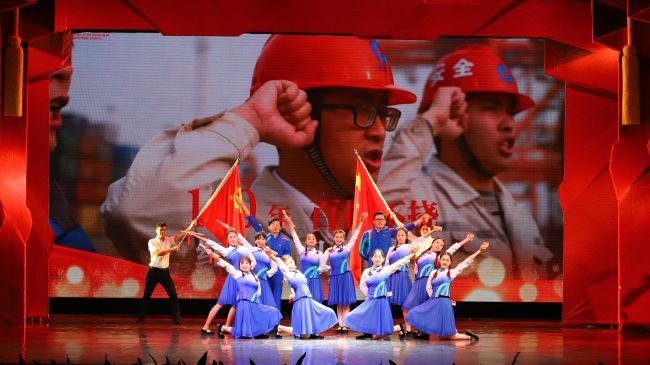 公司原创快板剧《红色心灵来领航》。李立云 摄.jpg