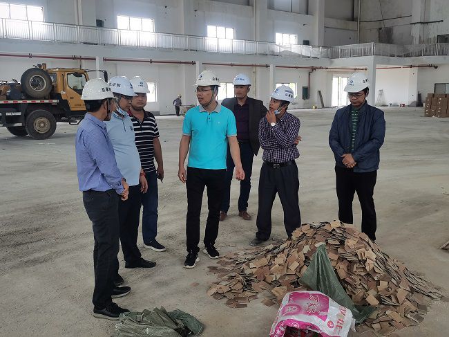 现场领导工作。梁宏宇 摄（建图）.jpg