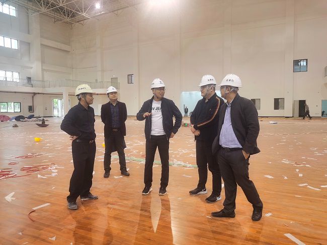 现场领导工作。刘博群 摄（建图）.jpg