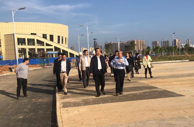 调研现场。何传康 摄（建图）.jpg