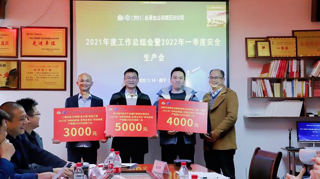 颁奖。杨钰 摄(建图）_1.jpg