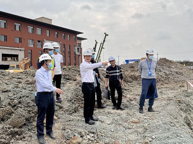 施工现场。卢丽君 摄（原图）0.jpg