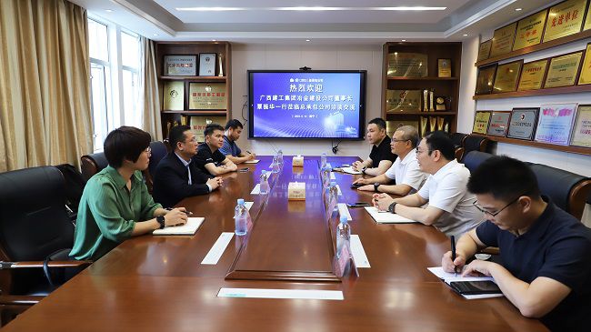 互换会现场。郑诗宝 摄（建）.jpg