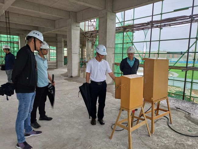 邓少新带队到广西工业职业技术学院项目查抄。龙兆开 摄（建图）.jpg