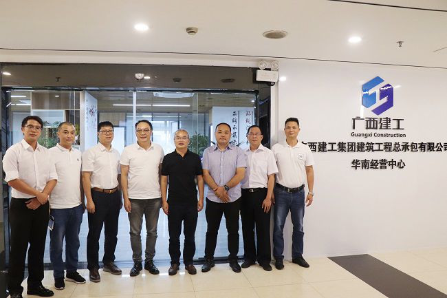 合影留想。周煜川 摄（建图）.jpg