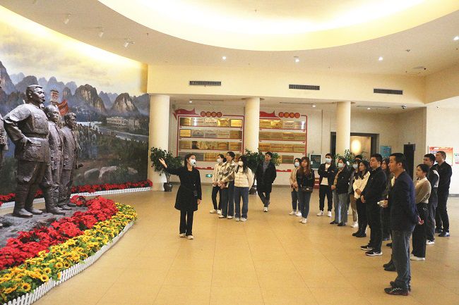 参观现场。张钊林 摄（建图）.jpg