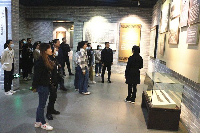 参观现场。张钊林 摄（建图） (2).jpg