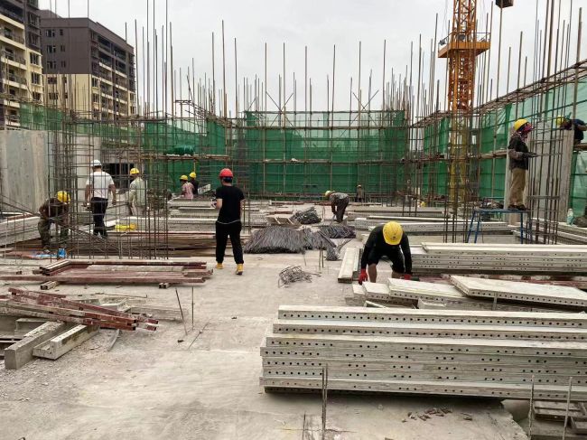 楼面施工。马幼云 摄（建图）.jpg