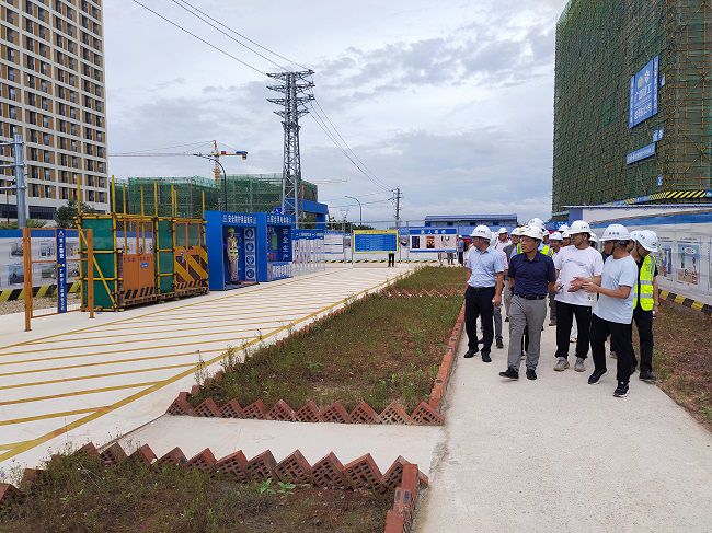 观摩项目现场；票ι 摄（建图）.jpg