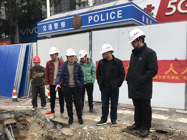 项目查抄现场。李挺 摄（建图）.jpg